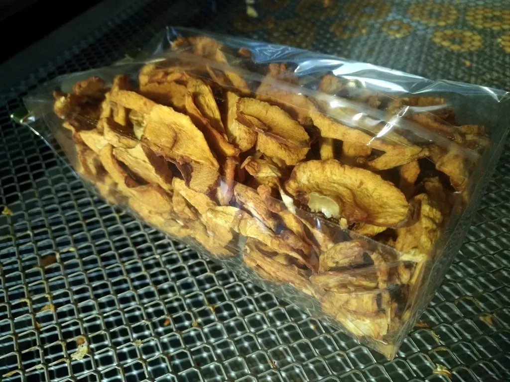 Large apple segments